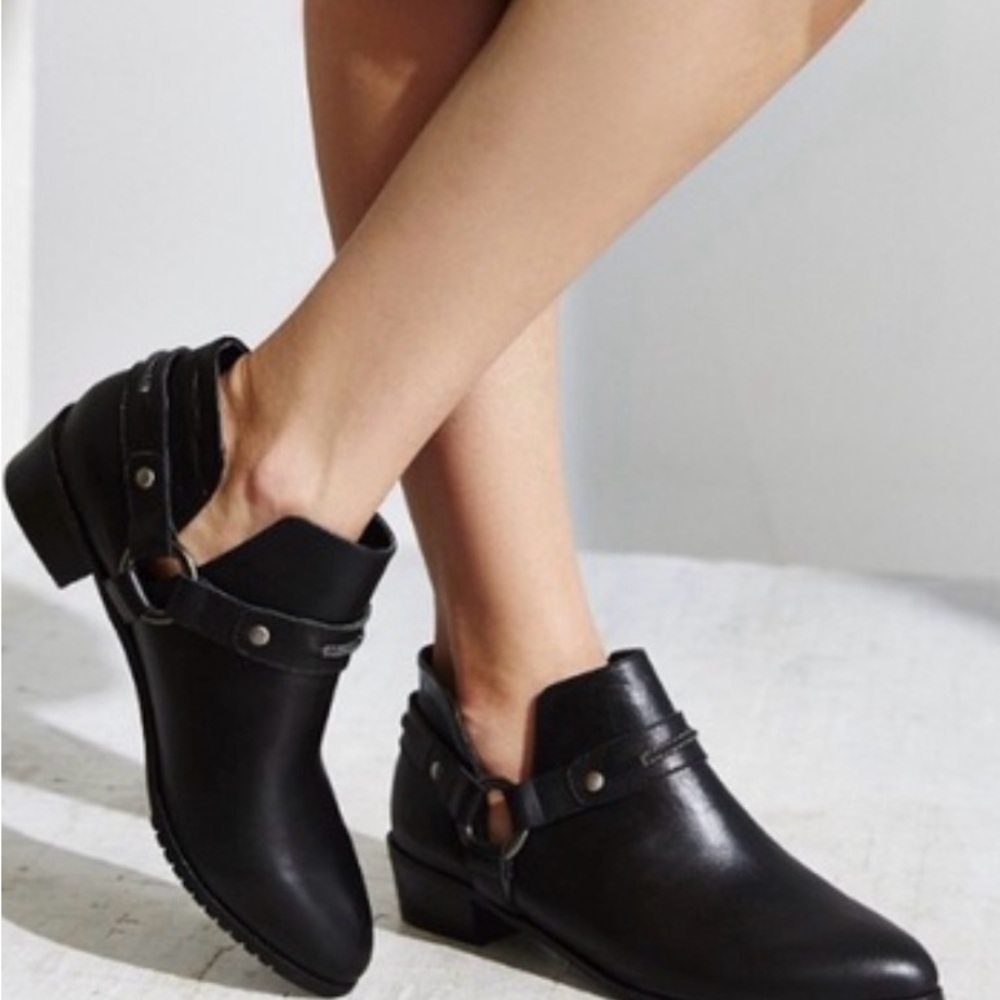 Kelsi Dagger Brooklyn KDB Vermont Western Harness Ankle Bootie SZ 9.5 Black